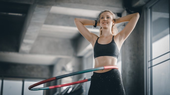 In forma con l’Hula Hoop: benefici ed esercizi