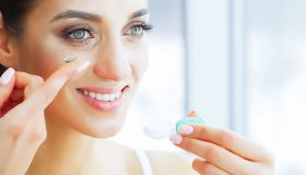 Come mettere le lenti a contatto