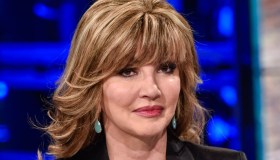 Milly Carlucci splendida 60enne