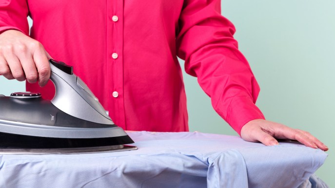 Come stirare una camicia: la guida passo passo