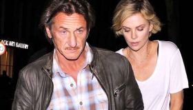 Charlize Theron e Sean Penn, cena intima con figlio al seguito