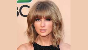 Wob, il caschetto corto mosso è il taglio del momento