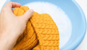 Maglioni e golfini in lana: come lavarli correttamente