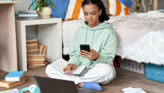 Ho scoperto che la mia amica è stata tradita dal partner: è il caso di dirglielo?