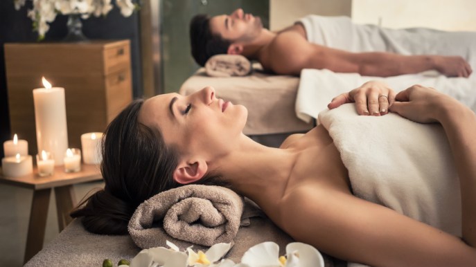 Massaggio di coppia: benefici e come farlo