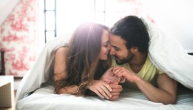 Come riaccendere il desiderio e ritrovare l’intimità in coppia