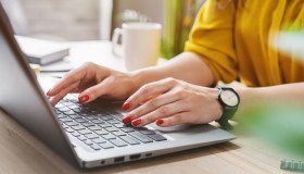 I segni della tastiera: cosa significano i trattini sotto la F e la J?