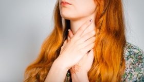 I migliori rimedi naturali contro afonia e raucedine