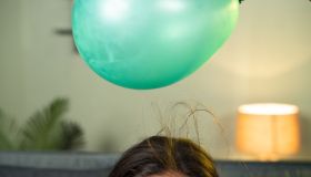 Stop capelli elettrici! Tutti i rimedi più efficaci per domarli