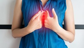 Reflusso gastrico: rimedi naturali e consigli di benessere