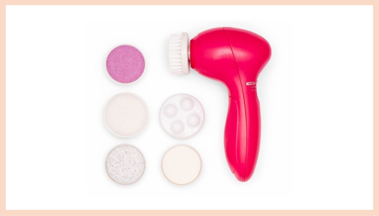 spazzola pulizia viso fucsia con varie testine massaggio