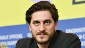 Chi è Luca Marinelli, il cattivo di Lo chiamavano Jeeg Robot