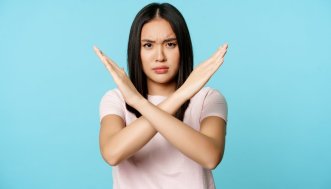 Ho scoperto che la mia amica è stata tradita dal partner: è il caso di dirglielo?