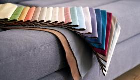 Come rivestire un divano: i trucchi per farlo sembrare nuovo