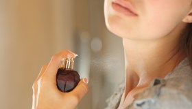 Sette dritte per far durare più a lungo i tuoi profumi