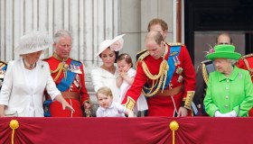 I 90 anni della Regina: sviene la guardia e George si scatena
