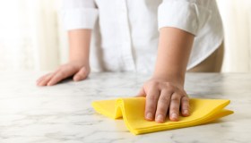 Come smacchiare il marmo esterno e interno