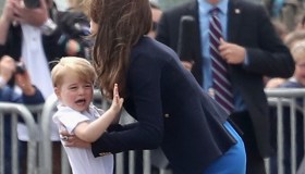 Kate Middleton, il principe George fa i capricci alla fiera della Royal Air Force