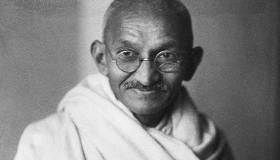 Gandhi,  politico, filosofo: biografia e curiosità