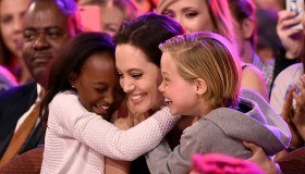 Divorzio Pitt-Jolie, Angelina è in terapia coi figli