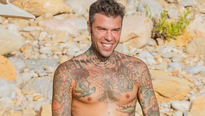 Fedez: quali tatuaggi ha sul petto