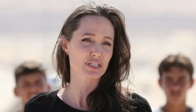 Angelina Jolie dopo il divorzio da Brad Pitt pesa 34 chili: è scheletrica