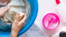 Come rimuovere le macchie di salsa di soia