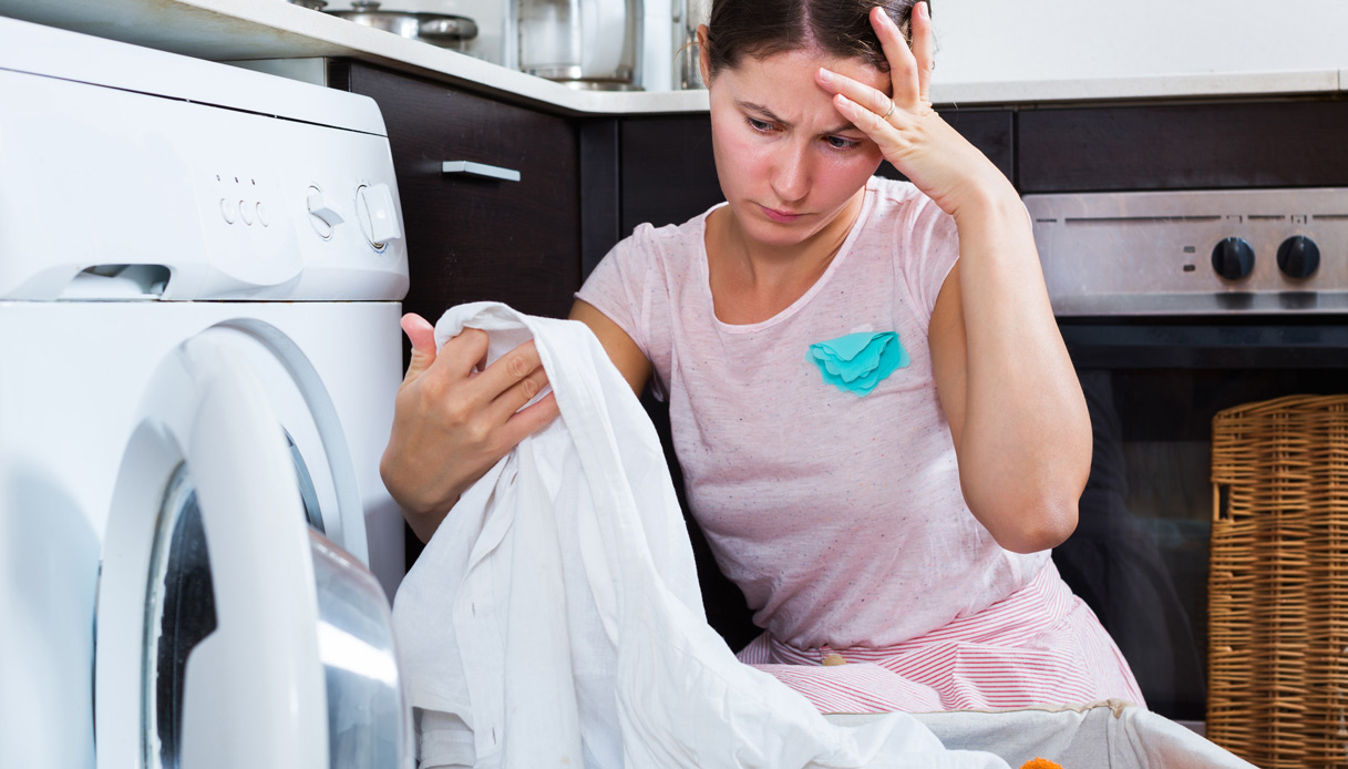 Come rimuovere le macchie di muffa dai tessuti