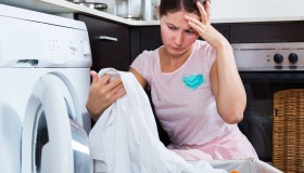 Come rimuovere le macchie di muffa dai tessuti