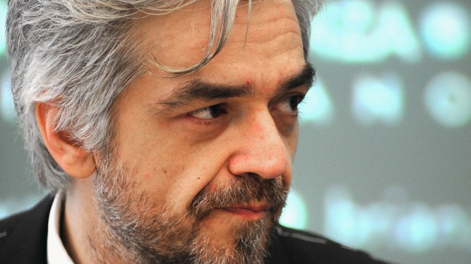 Morgan presenta la fidanzata incinta alla madre e Bugo non lo risparmia