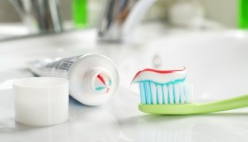 5 oggetti che teniamo in bagno, anche se non dovremmo