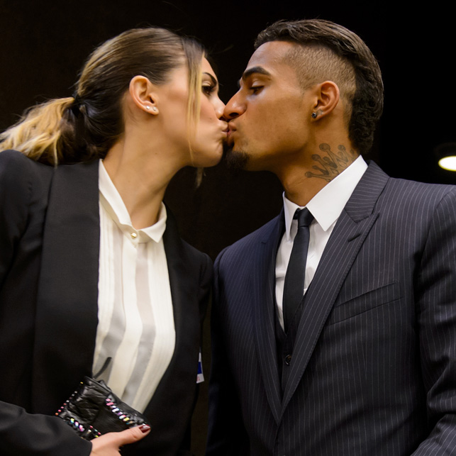 Uno dei tanti baci tra Melissa Satta e Kevin Boateng