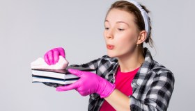 Depulvera, l’incredibile macchina che spolvera fino a 12 libri in un minuto