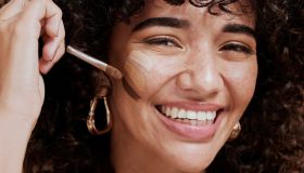 Fondotinta per acne: quale scegliere per curare la pelle acneica