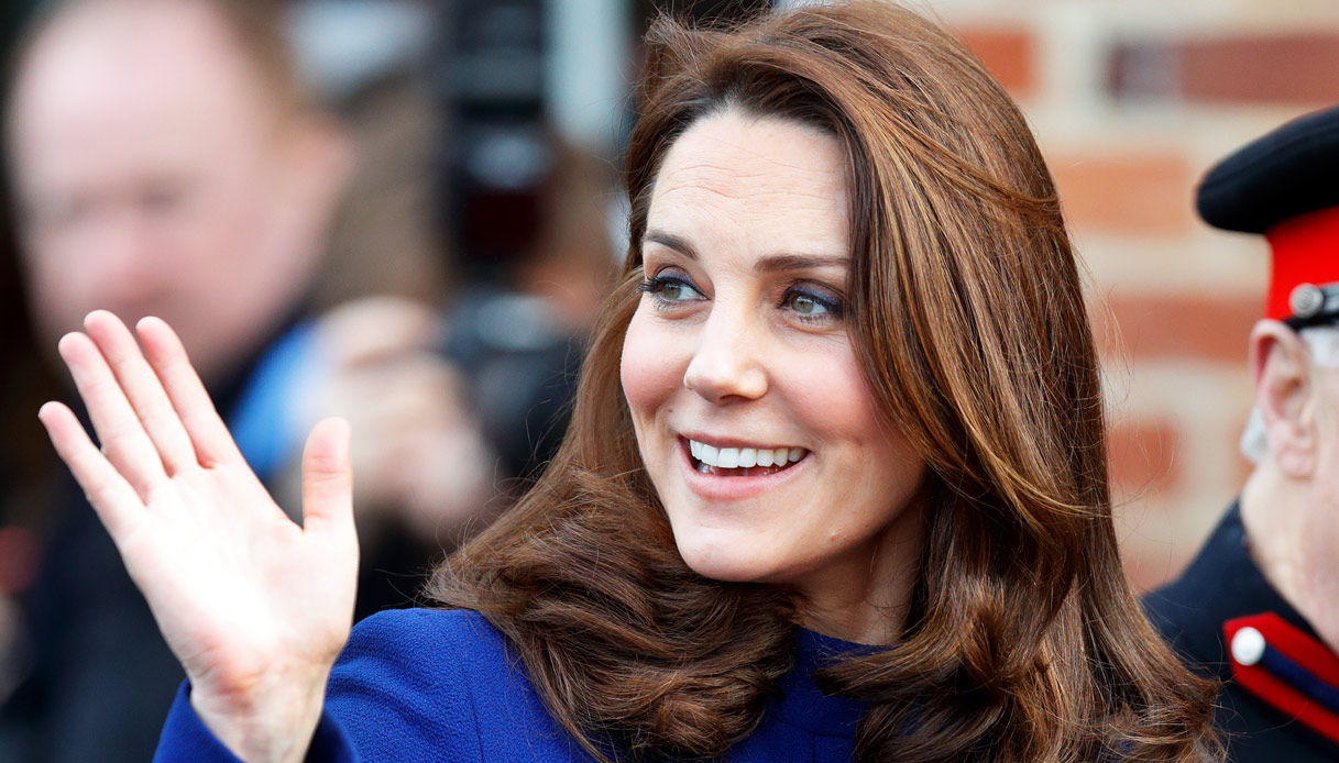 Kate Middleton coi collant velati neri fa tendenza. Le regole per indossarli