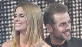 Daniele Bossari bacia una donna misteriosa. Ma lui si giustifica