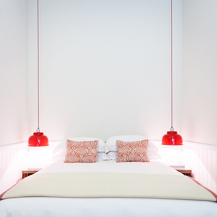 comodini lampade rosse