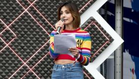 Concertone 1° maggio, il look sbarazzino (e sexy) di Ambra Angiolini