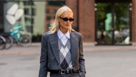 Pullover a V, come abbinare e indossare un grande classico