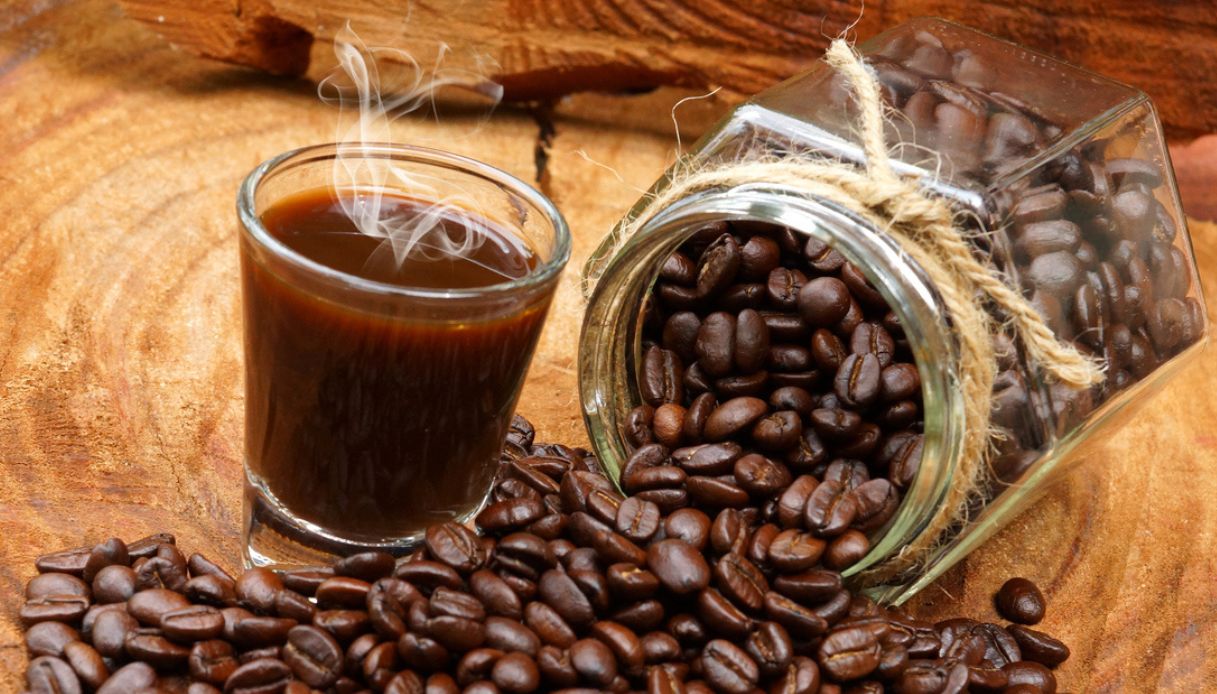 Caffeomanzia: guida facile per leggere i fondi di caffè