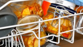 Cucinare in lavastoviglie: ecco perché dovresti provare