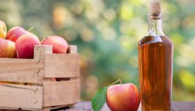 Aceto di mele: cos’è, proprietà e benefici anche a dieta