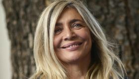 Mara Venier, raggiante in rosso per le nozze del figlio Paolo Capponi