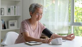 Pressione a 65 anni: i valori corretti e come gestirla