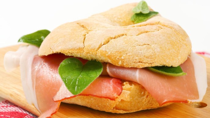 Prociutto cotto o crudo a dieta?