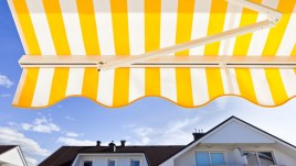 Come pulire le tende da sole