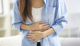 Dieta contro il bruciore di stomaco: cibi ammessi e cibi proibiti