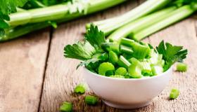 Sedano: proprietà, benefici e come inserirlo nella dieta