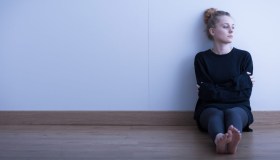 Cherofobia: cos’è la paura di essere felici