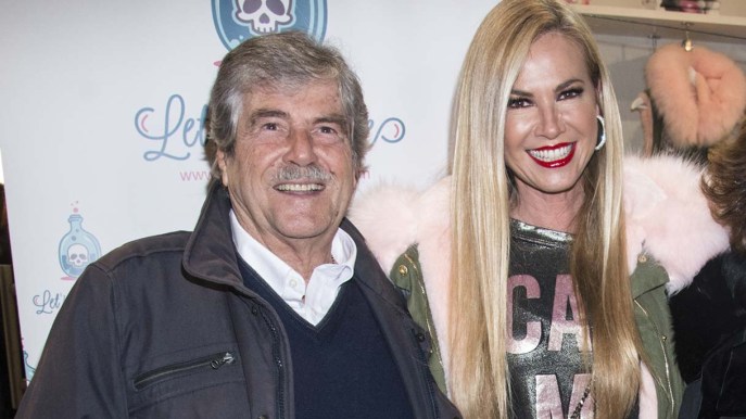 Federica Panicucci ricorda il papà scomparso: “Vieni ad abbracciarmi”